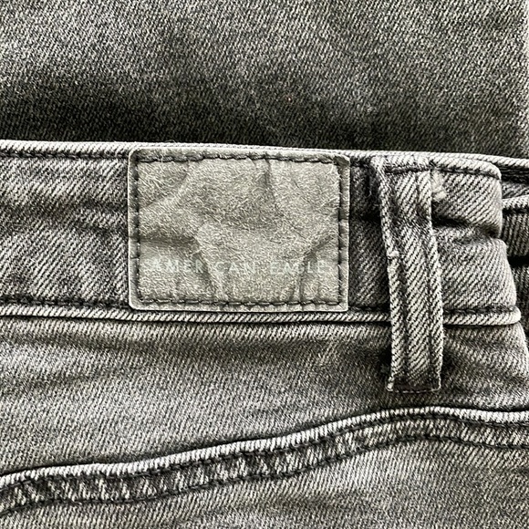 American Eagle Outfitters Women’s Black washed Mom Jeans Size 2 Regular Stretch - Picture 11 of 11